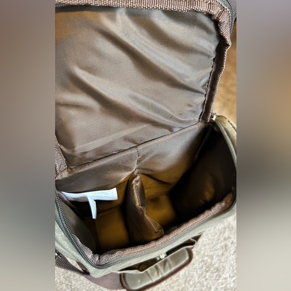 Legacy 2 Bottle Insulated‎ Cooler Picnic Tote Bag (no board or knife set) - Picture 7 of 9